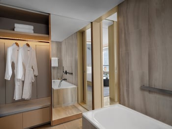 Director Suite King Room