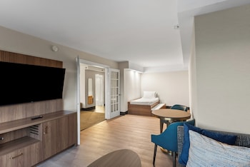 Suite, 1 King Bed