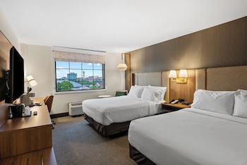 Premium Room, 2 Queen Beds (Canadian Skyline View)