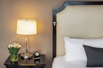 Signature Room, 2 Queen Beds, Roll-in Shower (Skyline)