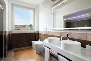Premium Room, 1 King Bed (Balcony)
