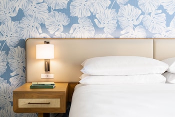 Room, 1 King Bed, Ocean View (Renovated, High Ocean View)