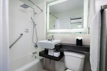 Room, 1 Queen Bed (No View)