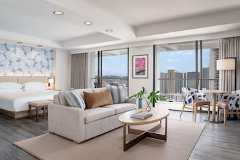 Suite, 1 King Bed, Corner (Renovated, Tower)