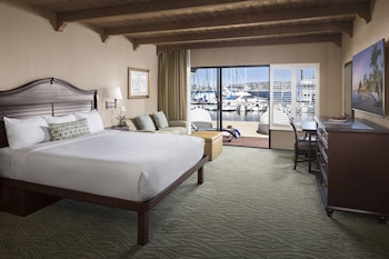 Suite, 1 King Bed with Sofa bed, Beach View (Beachfront Suite w/Patio 1 King)