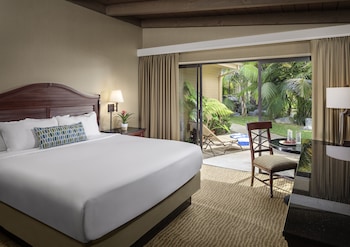 Standard Room, 1 King Bed, Garden View (Resort Room 1 King)