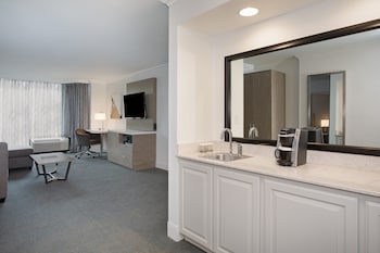 Junior Suite, 1 King Bed, Accessible (Communications)