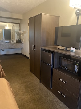 Standard Room, 1 King Bed, Accessible, Non Smoking (Accessible Tub)