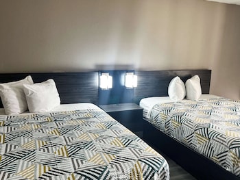 Standard Room, 2 Queen Beds, Smoking