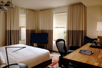 Deluxe Room, 1 King Bed