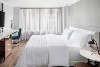 Classic Room, 1 King Bed (Mobility Accessible, Roll-In Shower)