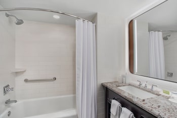 Deluxe Room, 2 Queen Beds, City View