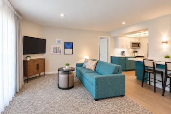 Suite, 1 Queen Bed with Sofa bed (One Bedroom)