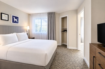 Suite, 2 Queen Beds, Accessible (Mobility Tub Two Bedrooms)