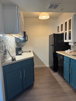 Suite, 2 Queen Beds, Accessible (Mobility Tub Two Bedrooms)