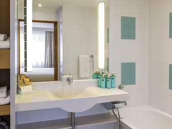 Suite, 1 King Bed with Sofa bed