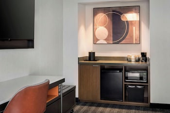 Suite, 1 King Bed, Non Smoking