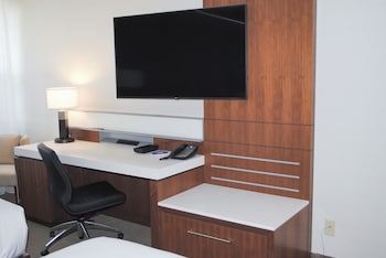 Standard Room, 1 King Bed (Mobility Accessible, Tub)