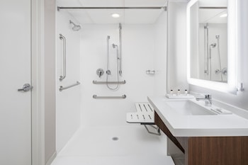 Standard Room, 1 King Bed (Mobility Accessible, Roll-In Shower)