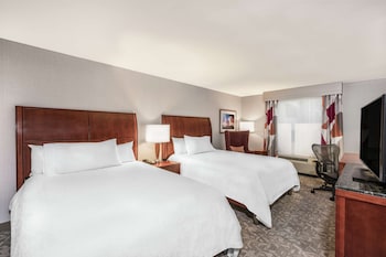 Room, 2 Queen Beds, Accessible, Bathtub (Mobility & Hearing)