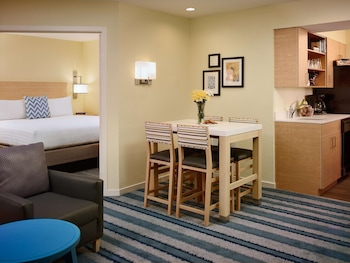 Suite, 1 Queen Bed with Sofa bed, Accessible (Tub)