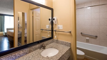 Standard Room, 2 Queen Beds, Non Smoking, Refrigerator & Microwave (Pet Friendly)
