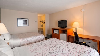 Standard Room, 2 Queen Beds, Non Smoking, Refrigerator & Microwave (Pet Friendly)