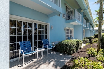 Standard Room, 1 King Bed, Accessible (Mobility, Roll-In Shower)