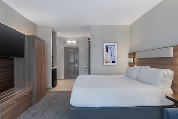 Standard Room, 1 King Bed, Accessible (Mobility, Roll-In Shower)
