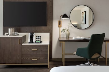 Premium Room, 2 Queen Beds, Non Smoking (Space Needle View)
