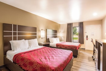 Room, 2 Queen Beds, Smoking (Upgrade)