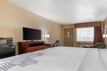 Standard Room, 1 King Bed, Smoking, Refrigerator & Microwave
