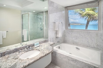 Suite, 2 Queen Beds, Oceanfront