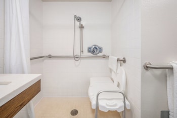 Standard Room, 1 Queen Bed, Accessible