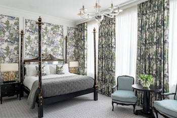 Luxury Studio Suite (1 Four Poster Bed)