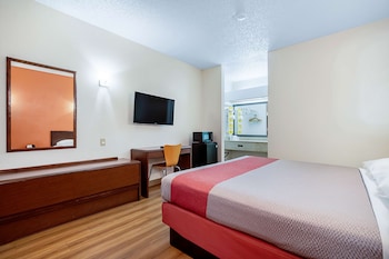Deluxe Room, 1 King Bed with Sofa bed, Mobility Accessible, Non Smoking