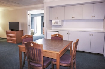 Deluxe Suite, 1 King Bed, Non Smoking (Deluxe Family Suite)