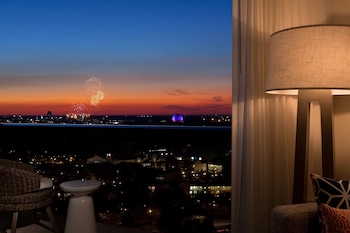 Room, 2 Queen Beds (Fireworks View)