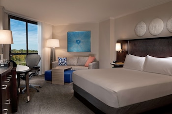 Suite, 1 King Bed, Balcony