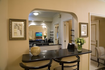 Suite (Interior )