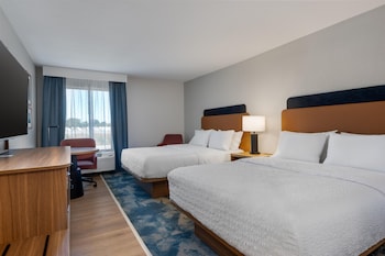 Room, 2 Queen Beds, Microwave
