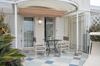 Deluxe Room, Terrace, Partial Sea View