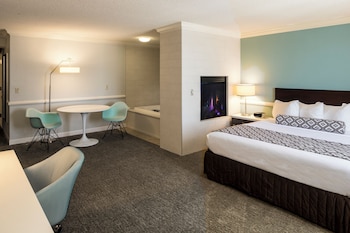 Standard Room, 1 King Bed, Accessible (Accessible Tub)