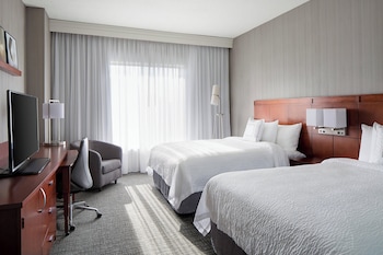 Room, 2 Queen Beds (Mobility/Hearing Access, Roll-in Shwr)