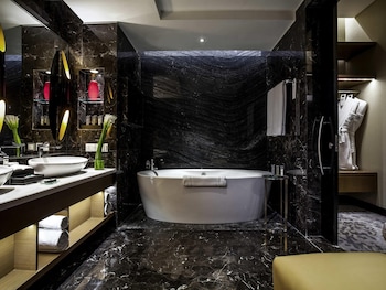 Suite, Multiple Beds, Club Lounge Access (Accent)