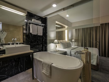 Deluxe Room, 1 King Bed