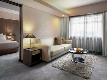 Junior Suite, 1 King Bed, Club Lounge Access
