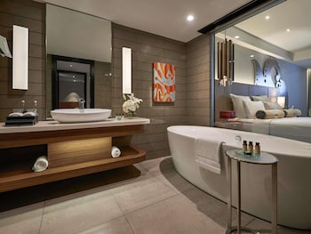 Deluxe Room, 1 King Bed (Grand)