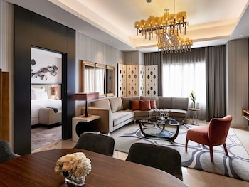 Suite, Multiple Beds, Club Lounge Access (Accent)