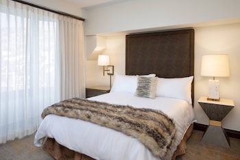 Suite, 1 Queen Bed with Sofa bed (Mobility/Hearing Access, Roll-In Shwr)